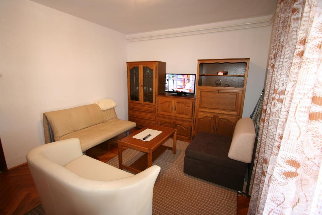 Apartments Grskovic G. Jesenovica Šilo Eksteriør billede